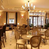 Вид столовой или кафе Отель «Татьяна-Прованс»